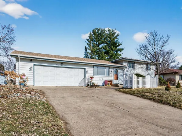 3512 McKnight Rd N, White Bear Lake, MN 55110