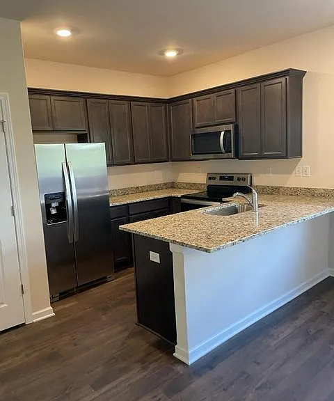6084 Cullen Dr — Photo 5
