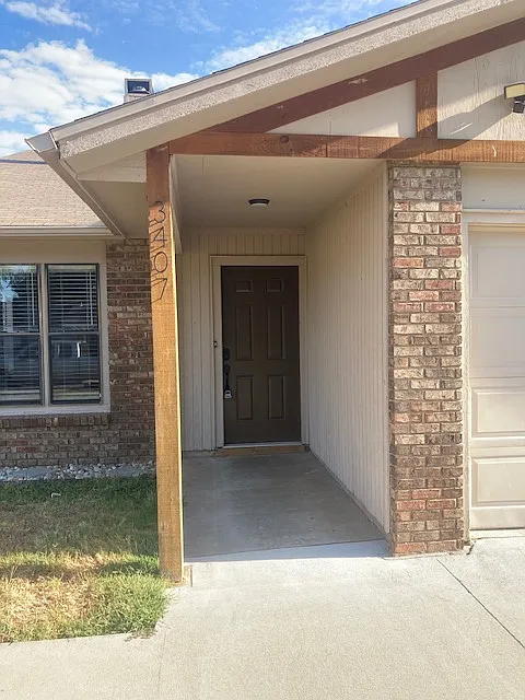 3 bed, 1329 sqft, $1,450 — Photo 2