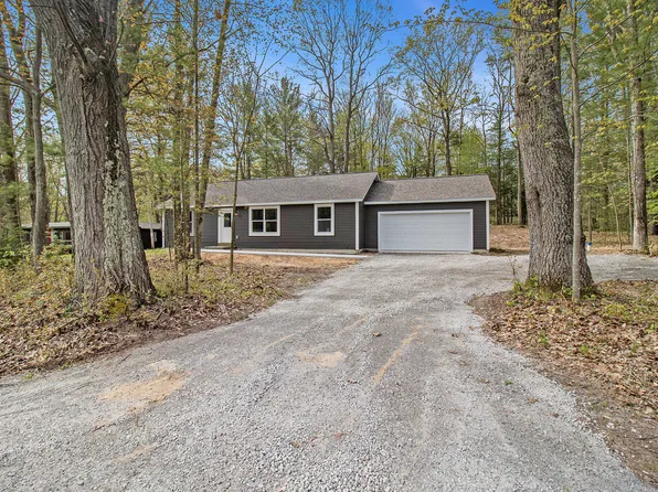 6099 W Dewey Rd, Ludington, MI 49431