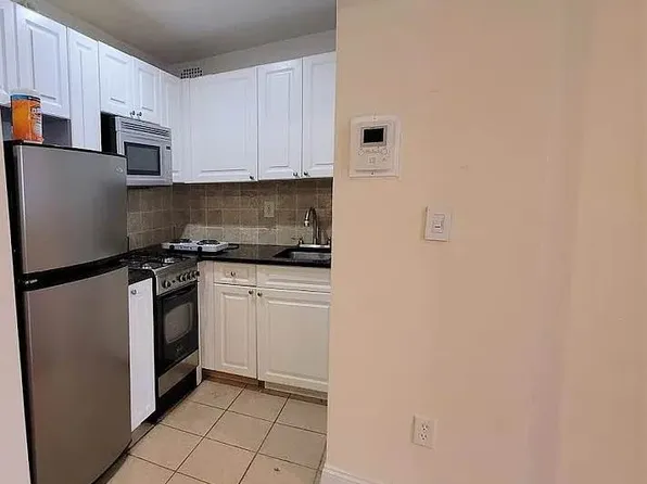 135 East 17th Street image 4 of 8