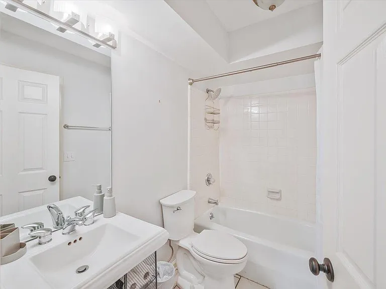 206 Westchase Dr — Photo 9