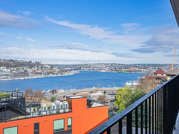2nd image of 727 Bellevue Ave E #502