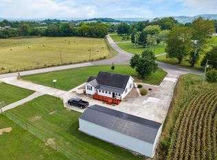 1462 Franks Ferry Rd, Sparta, TN 38583