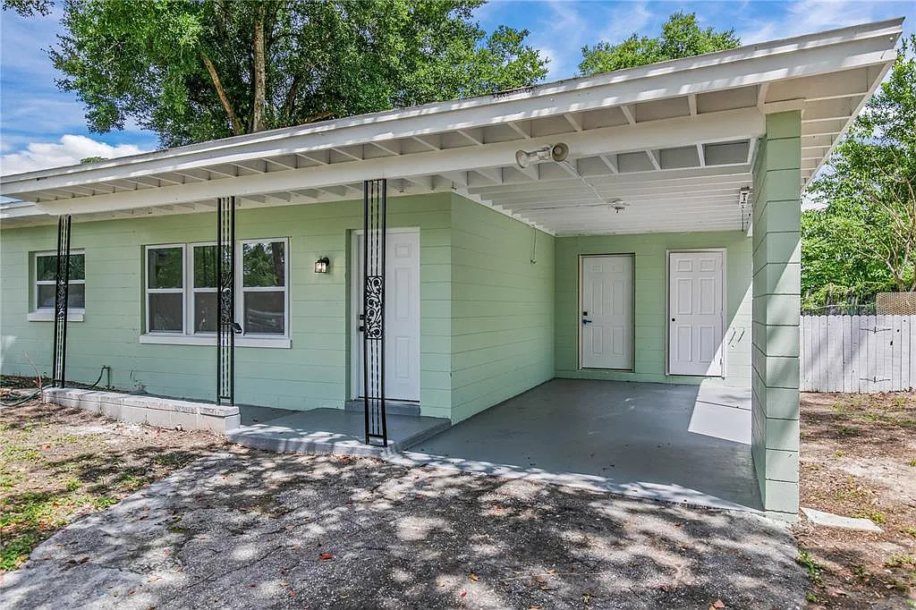 3 bed, 1.0 bath, 1189 sqft, $2,200 — Photo 2