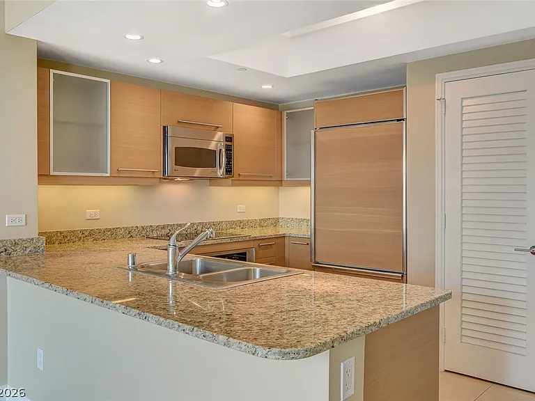 222 Karen Ave #1705 — Photo 6