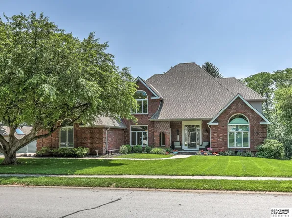 21619 Arbor St, Elkhorn, NE 68022