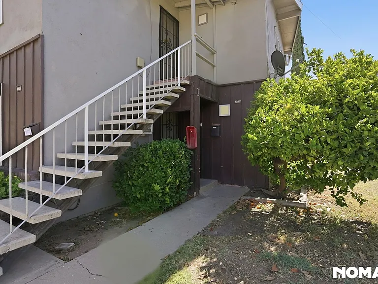 3704 N Abby St — Photo 2