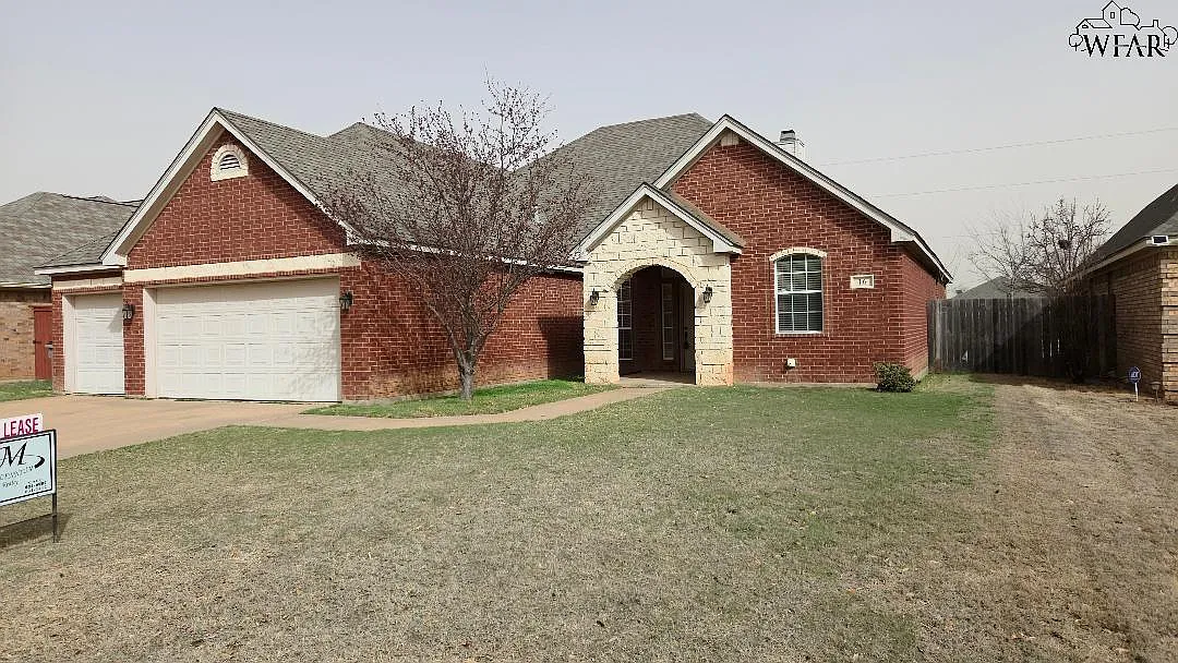 4 bed, 3.0 bath, 2616 sqft, $3,000 — Photo 1