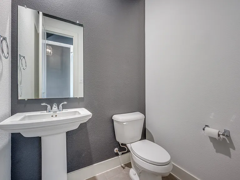 914 Songbird Ln — Photo 4