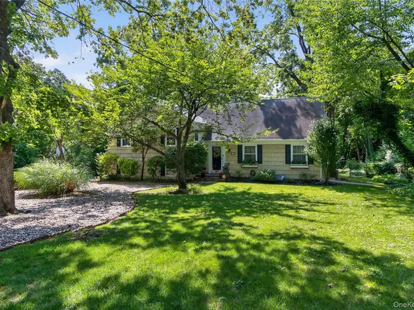 15 The Oaks, Roslyn Estates, NY 11576