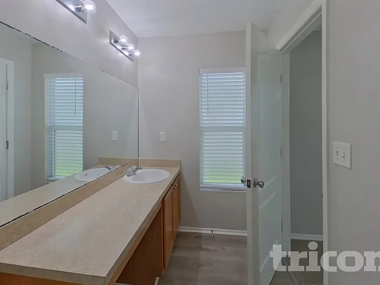 11931 Alexandra Dr — Photo 8