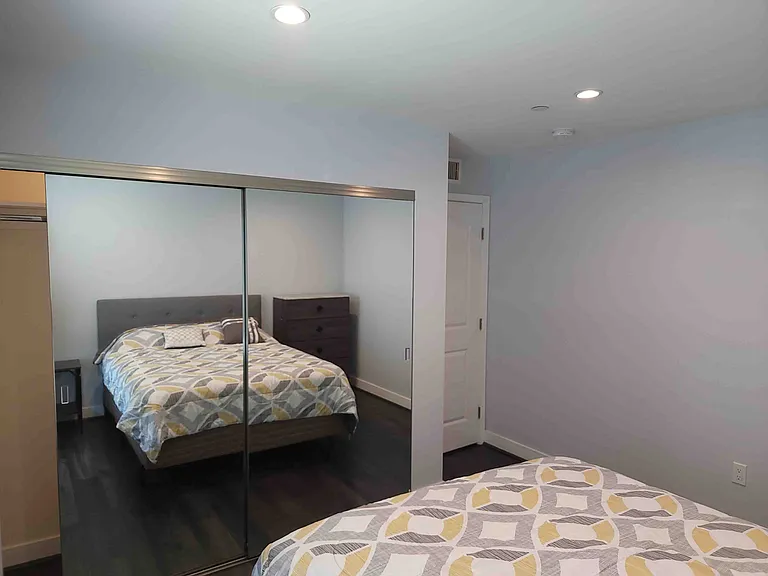 2649 S Hobart Blvd — Photo 18