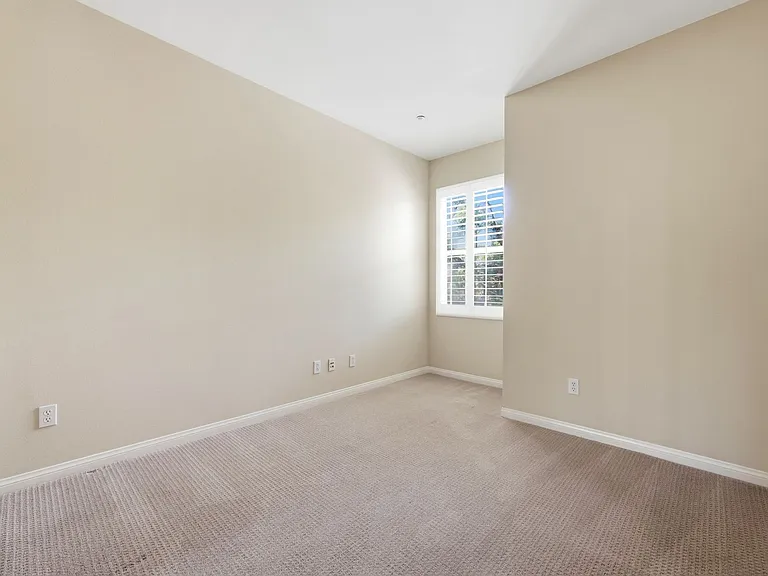 119 Coral Rose — Photo 10