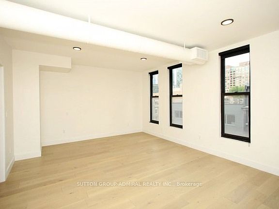 3rd image of 535 Yonge St Floor 3