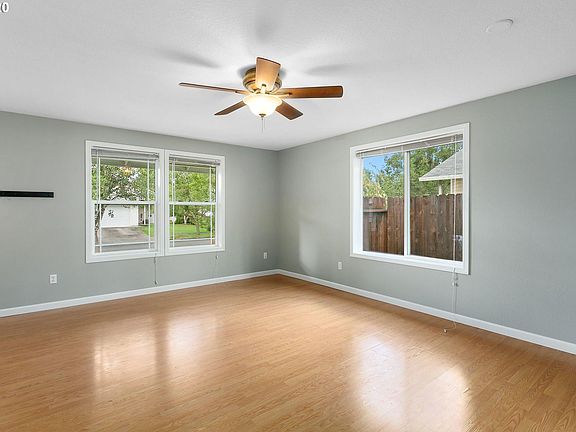 5th image of 2915 NE Delancey Ct