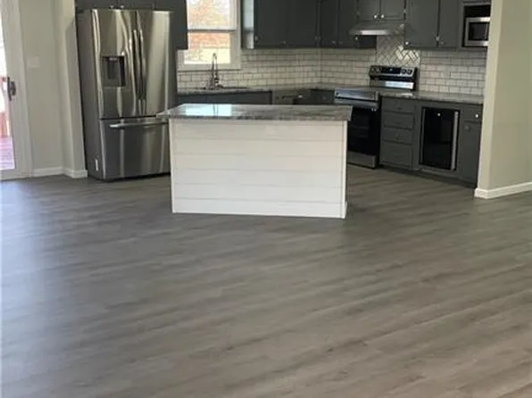 831 E Gay St, Warrensburg, MO 64093