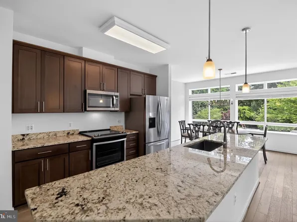 9430 Silver King Ct Unit 103, Fairfax, VA 22031