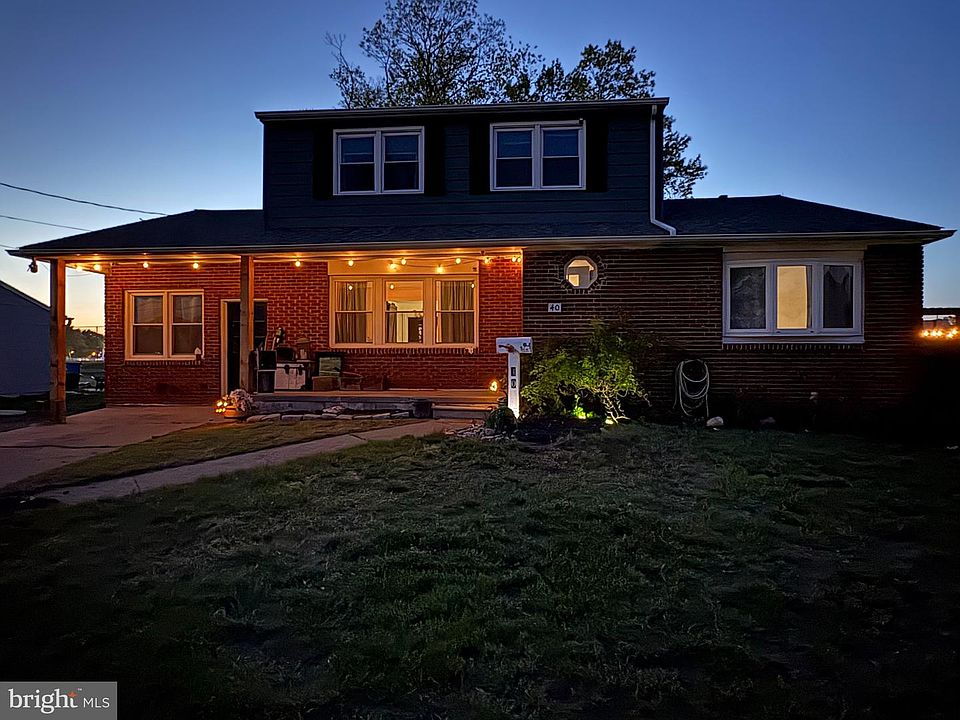 1st image of 40 Woodlane Dr