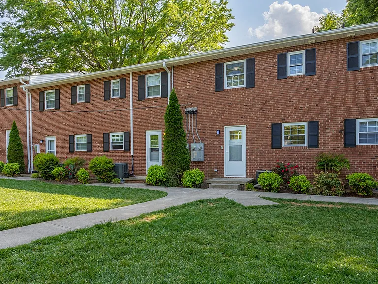 Elon Place — Photo 37