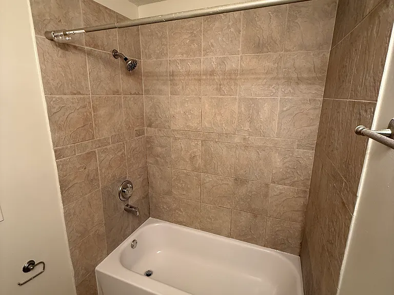 333 8th St SE #205 — Photo 9