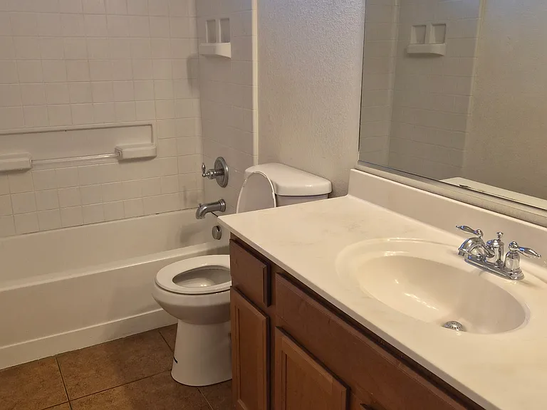2404 E Calle Lena Verde — Photo 17