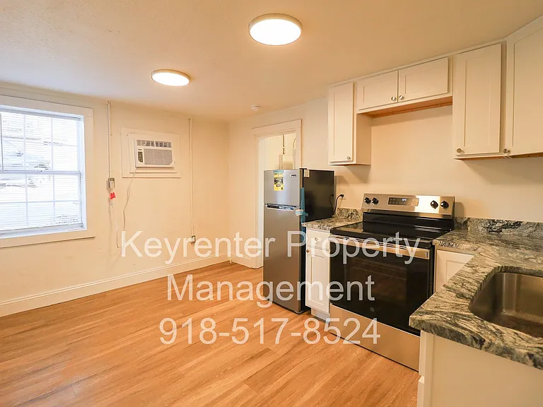 506 W 4th St Fourplex — Photo 6