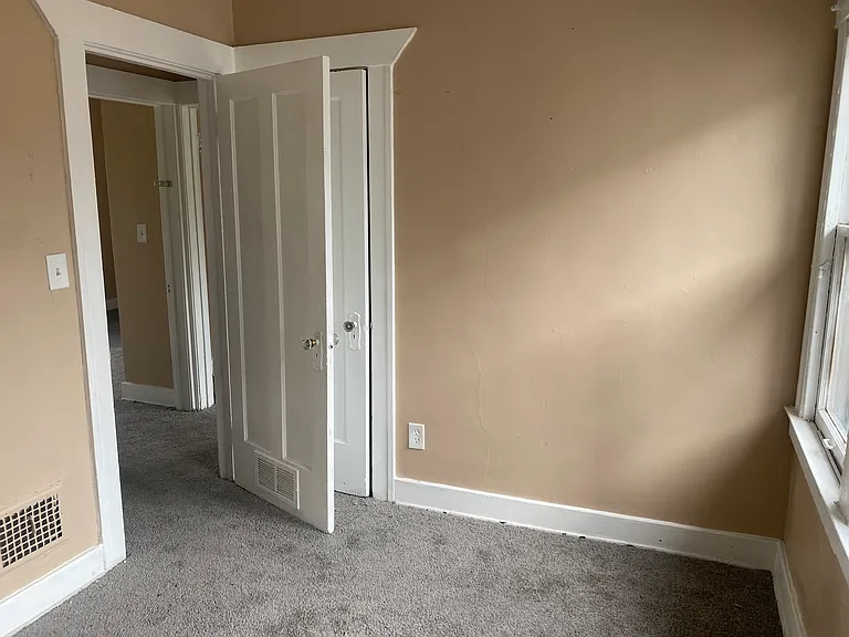 2645 W Grand St — Photo 11