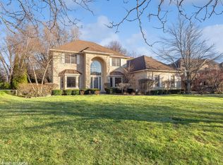 22835 S Woodcrest Ln, Lake Zurich, IL 60047