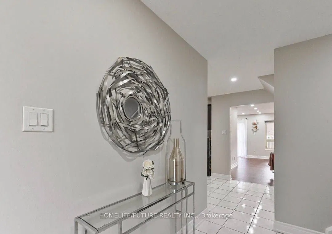 5 bed, $3,595 — Photo 2