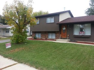 146 Valley Drive, Bolingbrook, IL 60440