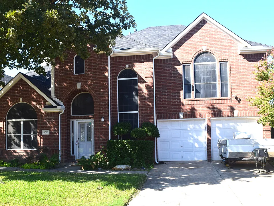 5709 Christy Ln