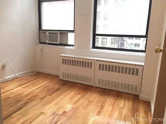 Rented by City Connections Realty | media 8