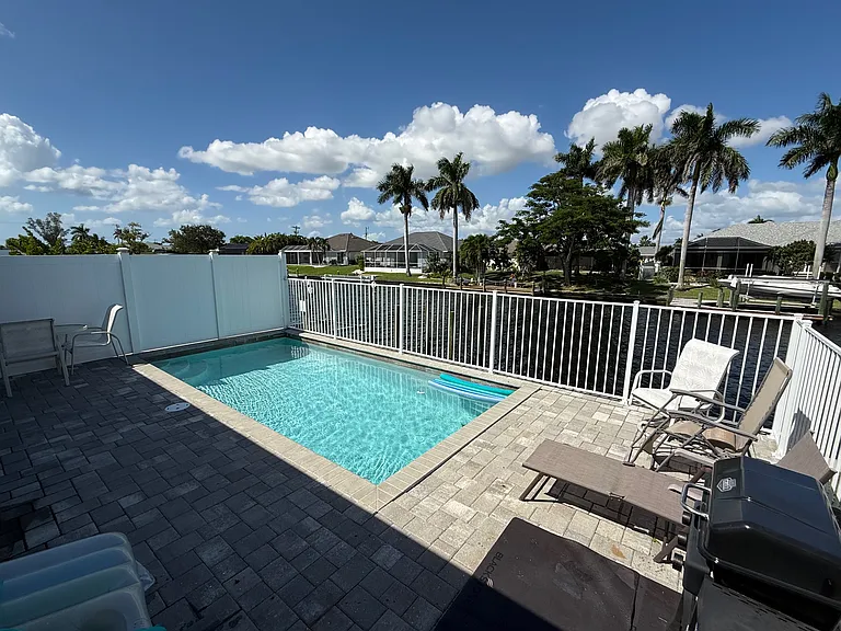 313 SW 47th Ter — Photo 5