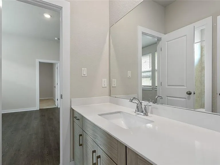 216 Upland Dr — Photo 14
