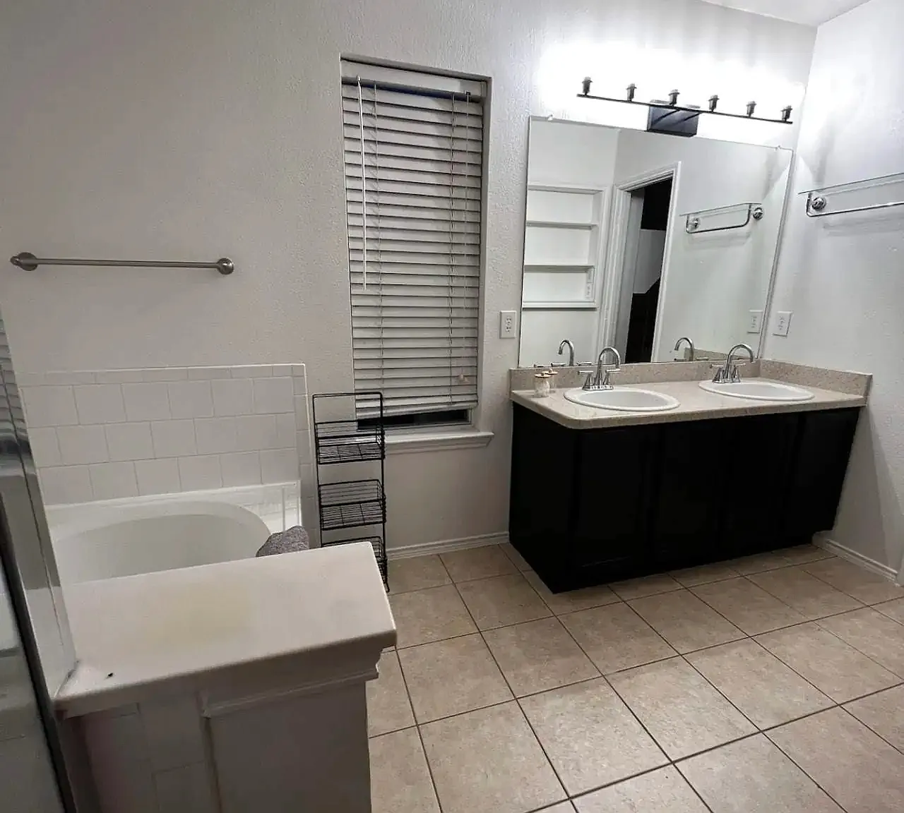 4 bed, $4,200 — Photo 3