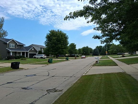 5th image of 400 SW Maplewood Dr