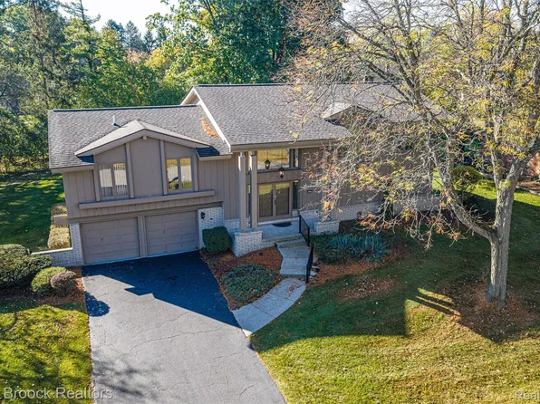 3265 Bloomfield Shore Dr, West Bloomfield, MI 48323