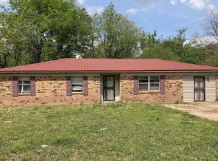 2226 W McHaney Dr, Blytheville, AR 72315