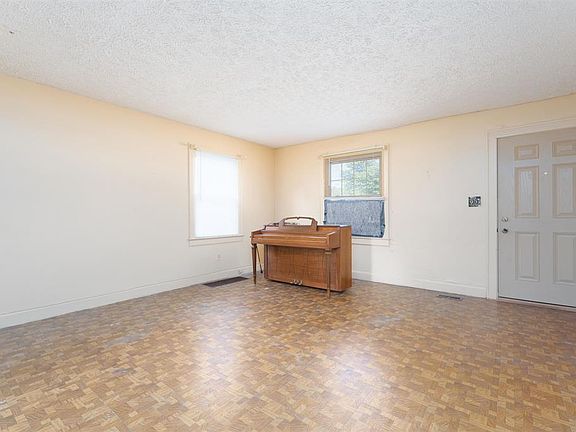5th image of 518 Birkhead Ave