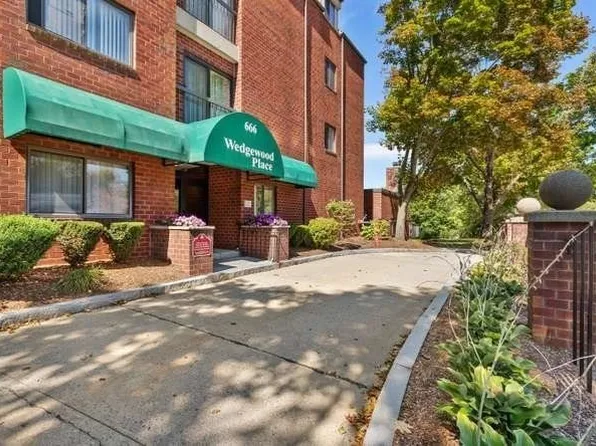 666 Main St APT 217, Winchester, MA 01890
