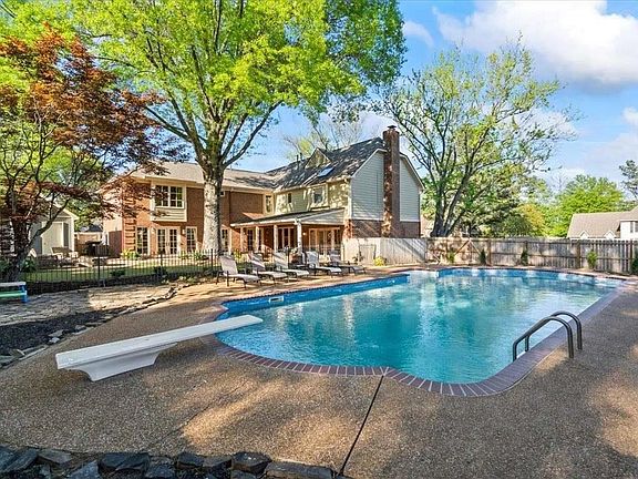 4th image of 947 Rolling Oaks Ln
