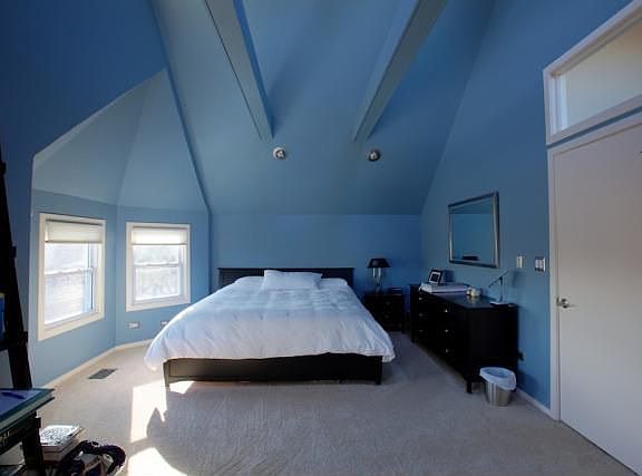 5th image of 4914 N Leavitt St #2