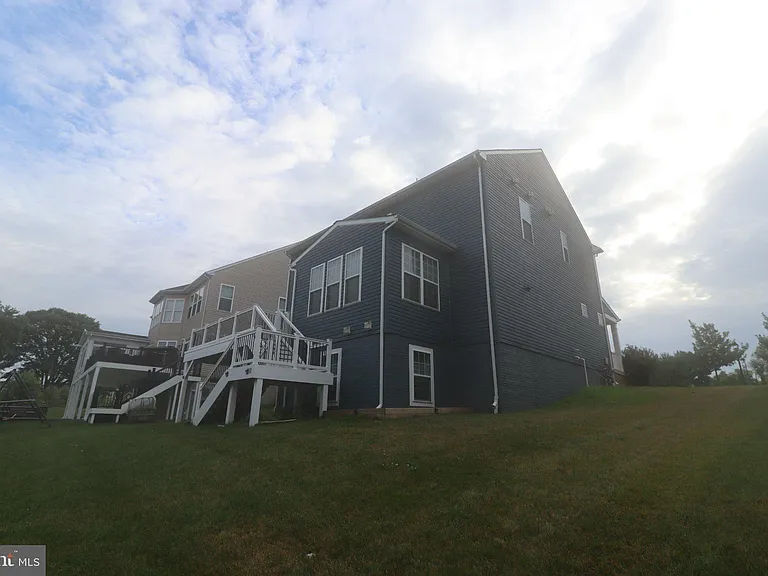 3348 Burton Dr — Photo 10
