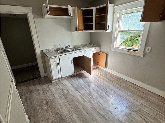 4th image of 4127 E 100th St
