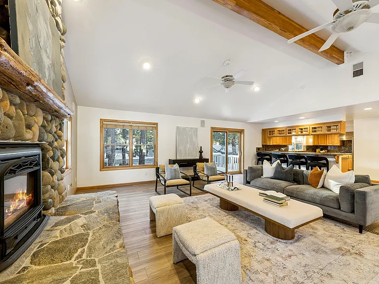 926 Tanglewood Dr — Photo 7