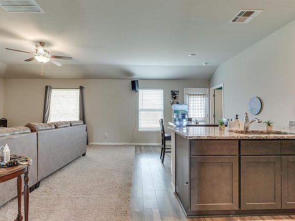 3rd image of 1705 Vermilion Ln