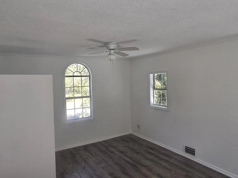 629 W Watson St — Photo 53