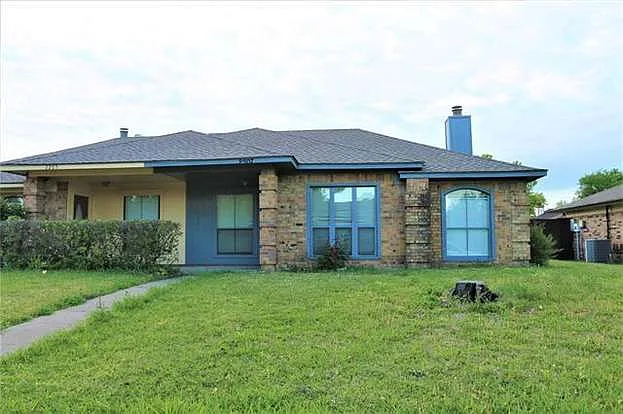 2207 Ember Lee Dr — Photo 1