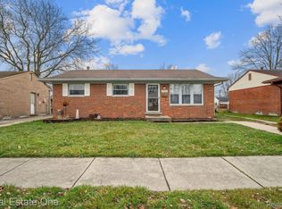 32621 Hiveley St, Westland, MI 48186